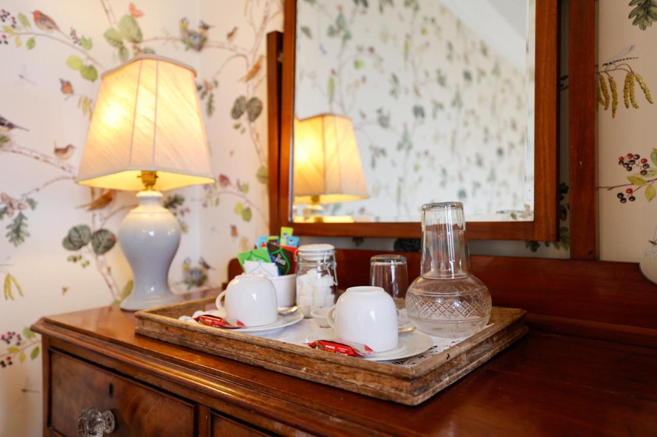 The Waltons Bed & Breakfast Dorking Ngoại thất bức ảnh